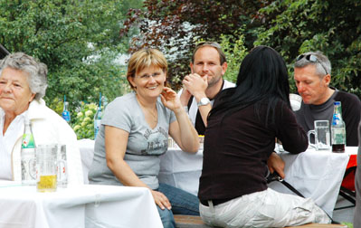 Geselliges Feiern beim Reitfest im Sommer 2008