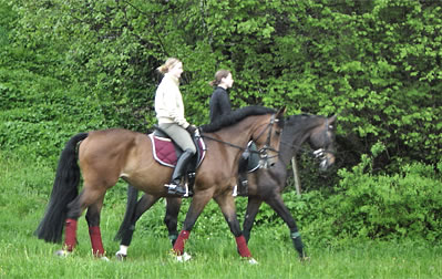 Astrid und Moni beim Ausritt 